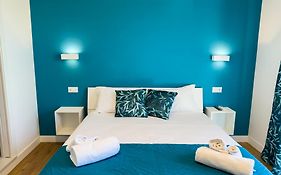 Isola 163 Guest House
